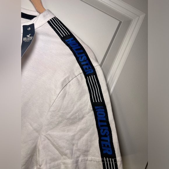 Hollister Men's White and Blue T-Shirt - Picture 4 of 7